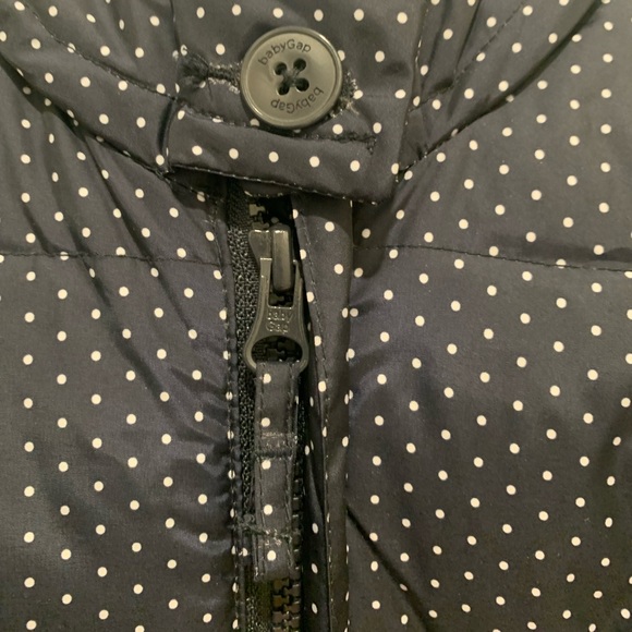 Gap one piece snowsuit size 6-12 months. - Picture 5 of 7